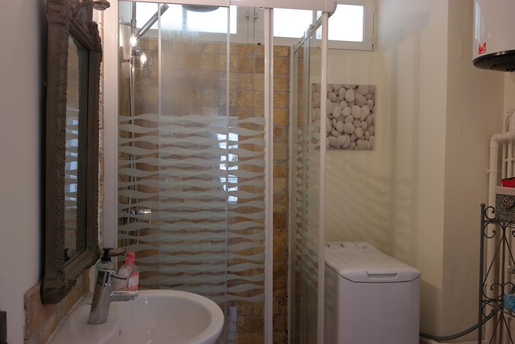 Penthouse Apartment Overlooking Place Carnot Carcassonne Eksteriør billede