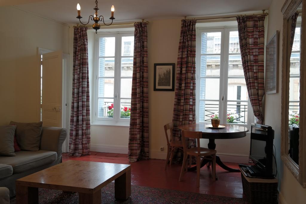 Penthouse Apartment Overlooking Place Carnot Carcassonne Eksteriør billede